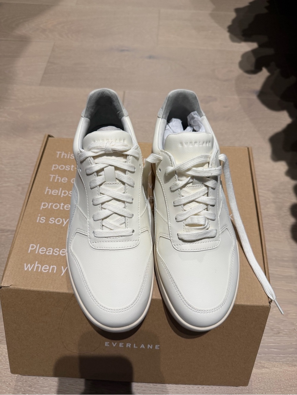 Everlane women’s Cream Leather Casual Sneakers